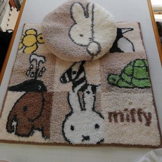 ミッフィー(miffy)のミッフィーのふわふわトイレカバー２点セット(日用品/生活雑貨)