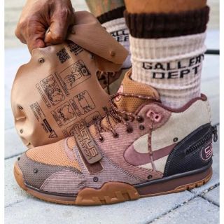 【新品】Travis Scott x Nike Air Trainer 1 SP(スニーカー)