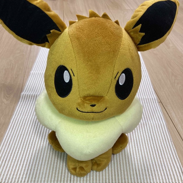 イーブイ　ポケットモンスター　サン&ムーン　めちゃでかぬいぐるみ