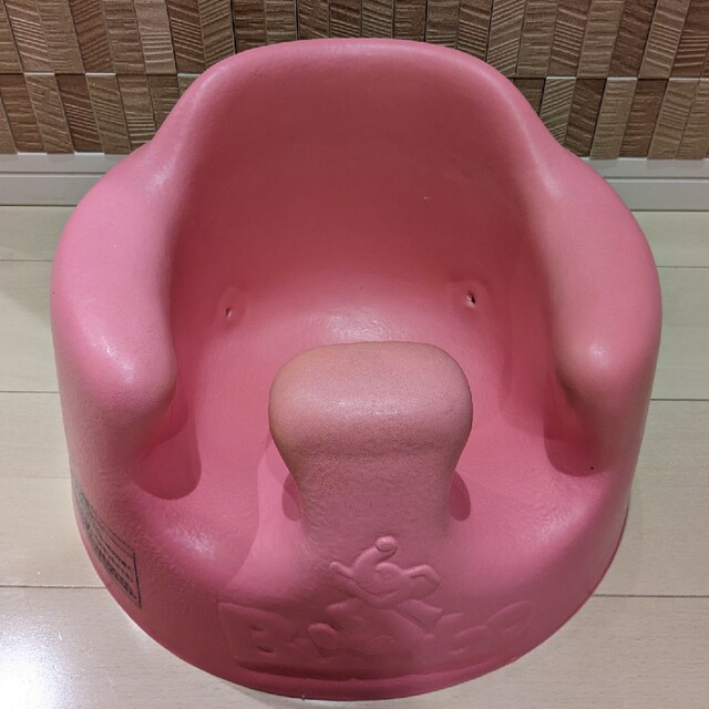 Bumbo(バンボ)のバンボ【ピンク】テーブル付 キッズ/ベビー/マタニティのキッズ/ベビー/マタニティ その他(その他)の商品写真