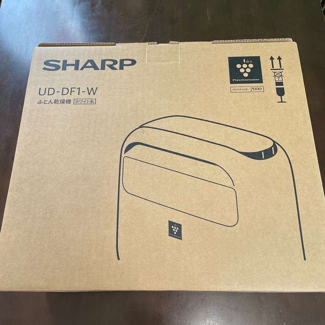 SHARP(シャープ)のSHARP UD-DF1-W ふとん乾燥機　ホワイト（発送は1月4日） スマホ/家電/カメラの生活家電(その他)の商品写真