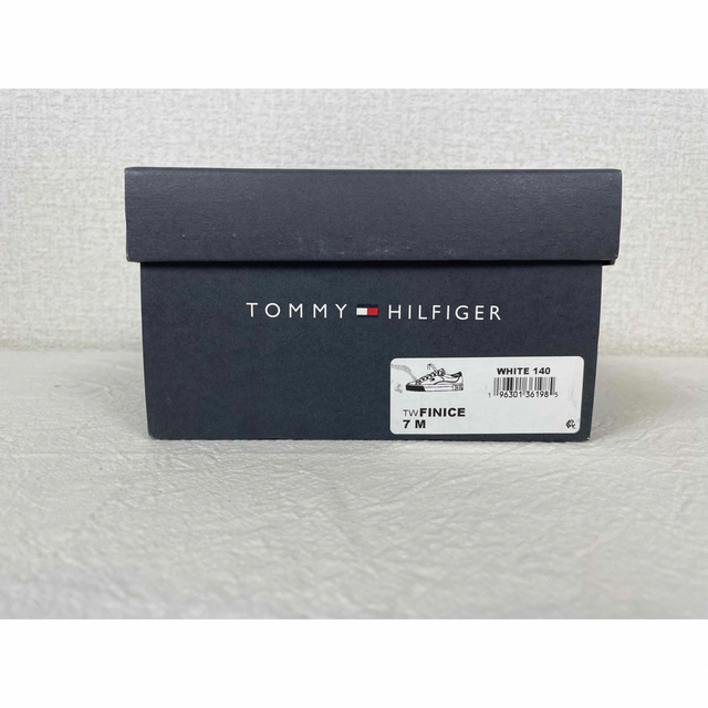 TOMMY HILFIGER(トミーヒルフィガー)の未使用　TOMMY HILFIGER トミーヒルフィガー  スニーカー　24cm レディースの靴/シューズ(スニーカー)の商品写真