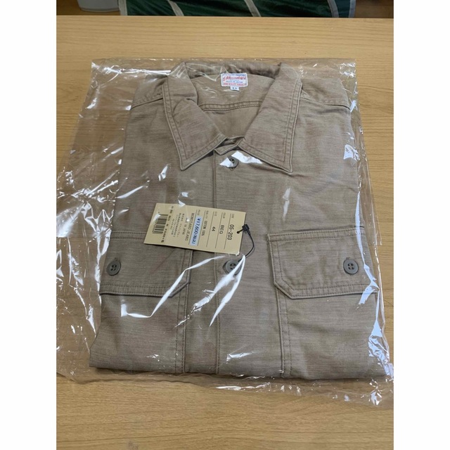桃太郎ジーンズ　硫化バックサテンを使用したサイドポケットミリタリーシャツ