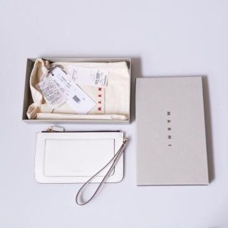 マルニ MARNI レザー ポーチ ストラップ ホワイト 白 携帯 財布 ケース