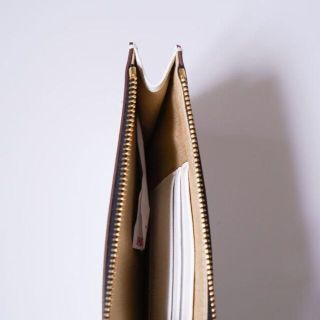 マルニ MARNI レザー ポーチ ストラップ ホワイト 白 携帯 財布 ケース