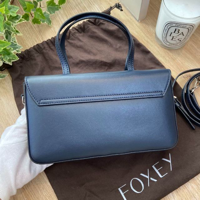 FOXEY(フォクシー)のFOXEY フォクシー　ケンブリッジ　レザーハンドショルダーバッグ　斜め掛け レディースのバッグ(ショルダーバッグ)の商品写真