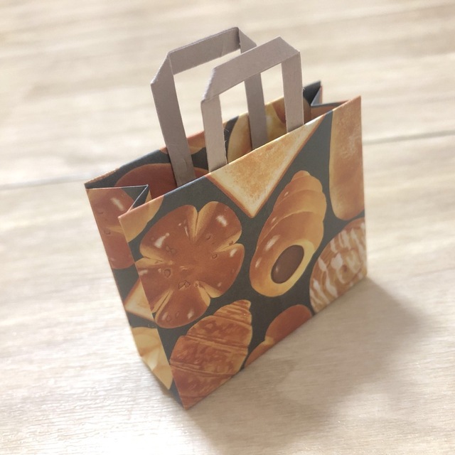 ハンドメイド紙袋 パン ハンドメイドの文具/ステーショナリー(カード/レター/ラッピング)の商品写真