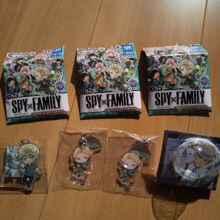 タカラトミーアーツ(T-ARTS)のSPY×FAMILY    ぴた!でふぉめ  アクリルキーホルダー  缶バッジ(キーホルダー)