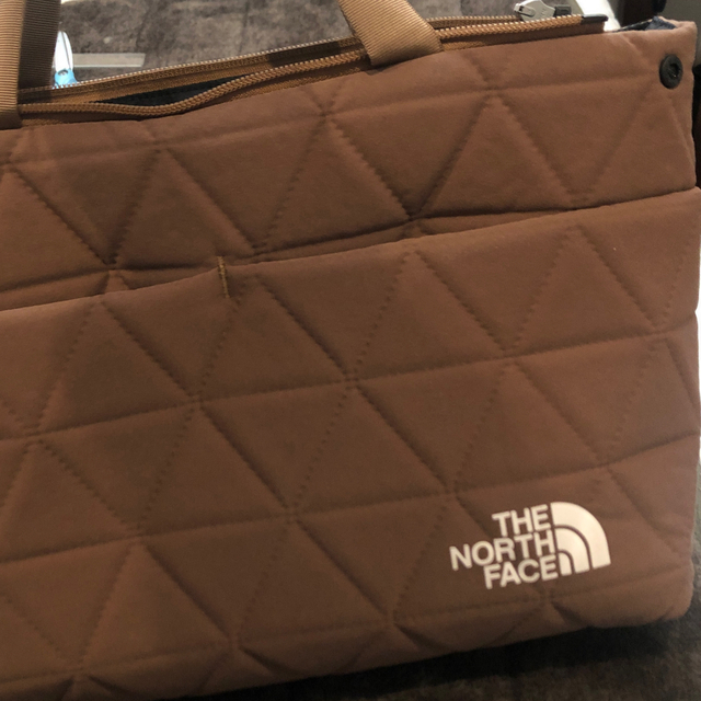 THE NORTH FACE(ザノースフェイス)のジオフェイスボックストート　コヨーテブラウン レディースのバッグ(トートバッグ)の商品写真