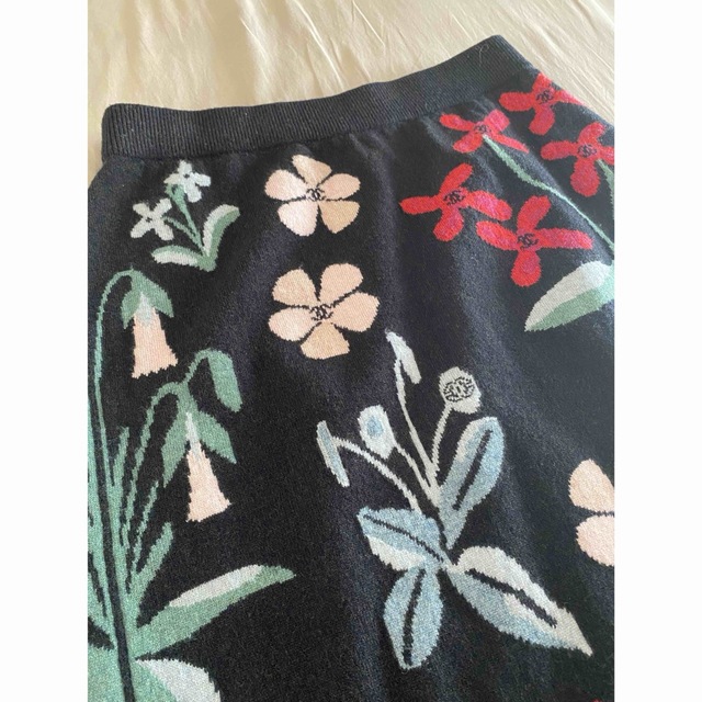 新品 未使用 CHANEL シャネル カシミヤ CC ロゴ 花柄 スカート