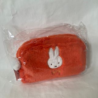 ミッフィー(miffy)の★タグ付き新品未使用品★ ミッフィー　ふさふさスクエアポーチ(ポーチ)