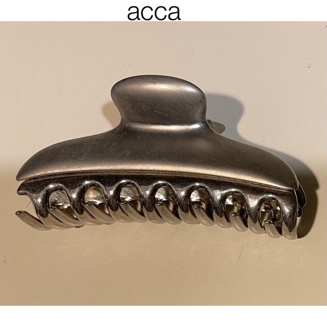 acca(アッカ)のAccra ヘアークリップ　9.5cm 燻ゴールド系 レディースのヘアアクセサリー(バレッタ/ヘアクリップ)の商品写真