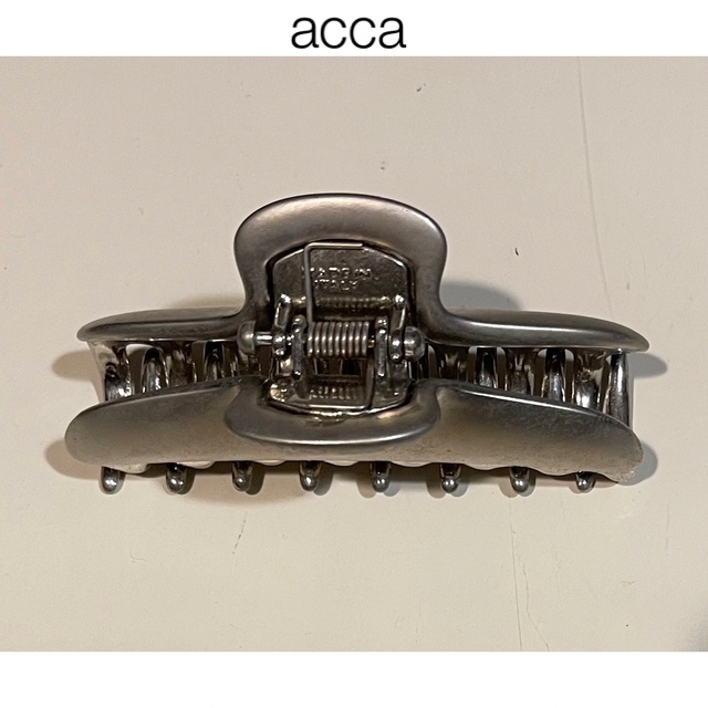 acca(アッカ)のAccra ヘアークリップ　9.5cm 燻ゴールド系 レディースのヘアアクセサリー(バレッタ/ヘアクリップ)の商品写真