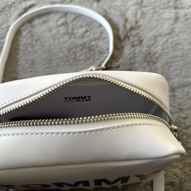 TOMMY HILFIGER(トミーヒルフィガー)のTOMMY HILFIGER バッグ ショルダーバッグ 斜めがけバッグ  レディースのバッグ(ショルダーバッグ)の商品写真