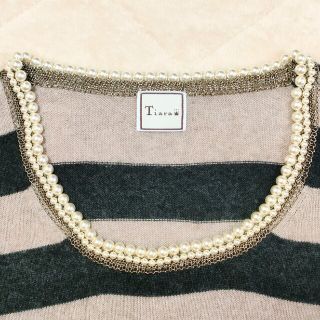 ティアラ(tiara)の【美品】 Tiara ティアラ アンゴラ混 パール付き ボーダーニット サイズＭ(ニット/セーター)