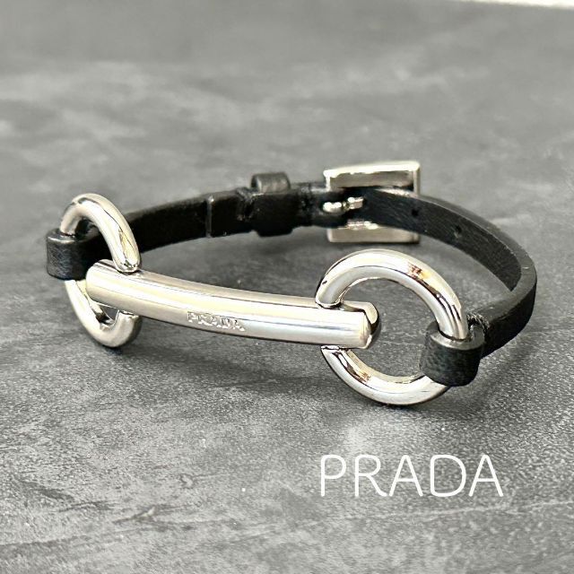 PRADA(プラダ)の【超美品】PRADA プラダ レザー ブレスレット ブラック レディースのアクセサリー(ブレスレット/バングル)の商品写真