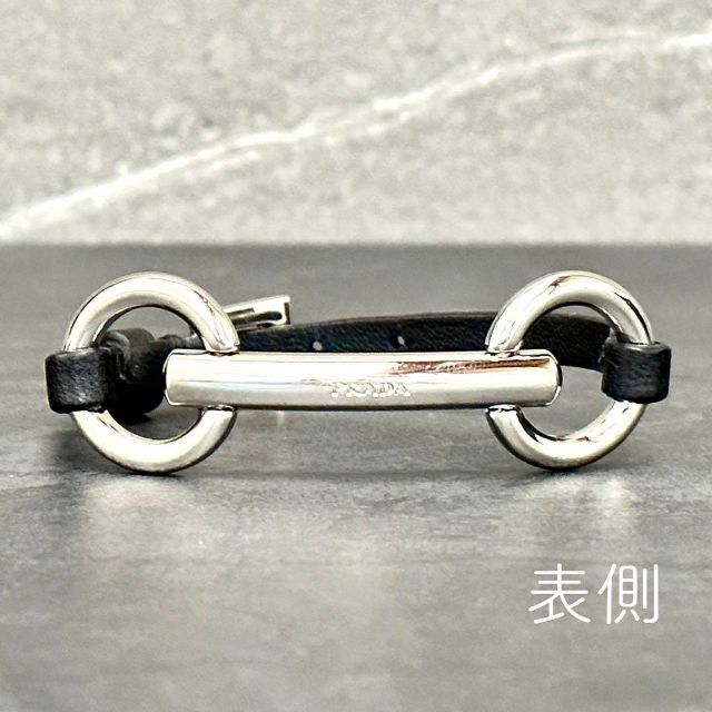 PRADA(プラダ)の【超美品】PRADA プラダ レザー ブレスレット ブラック レディースのアクセサリー(ブレスレット/バングル)の商品写真