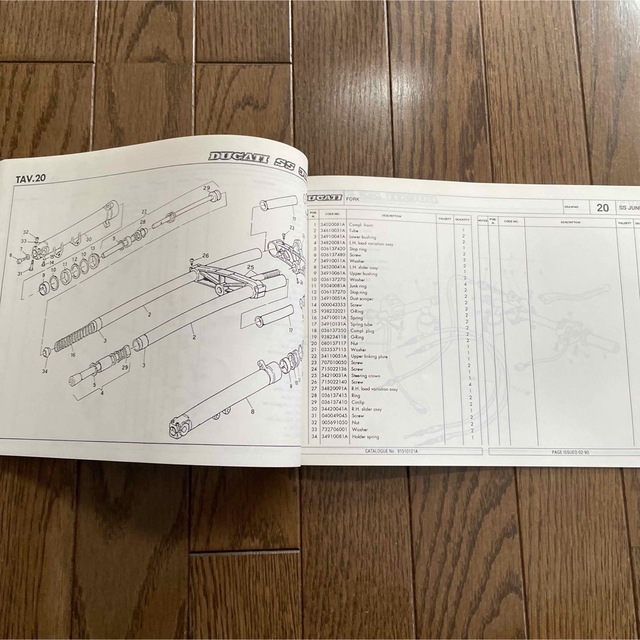 Ducati(ドゥカティ)のドカティ　「ＳＳ ＪＵＮＩＯＲ」　パーツリスト英語版 自動車/バイクのバイク(カタログ/マニュアル)の商品写真