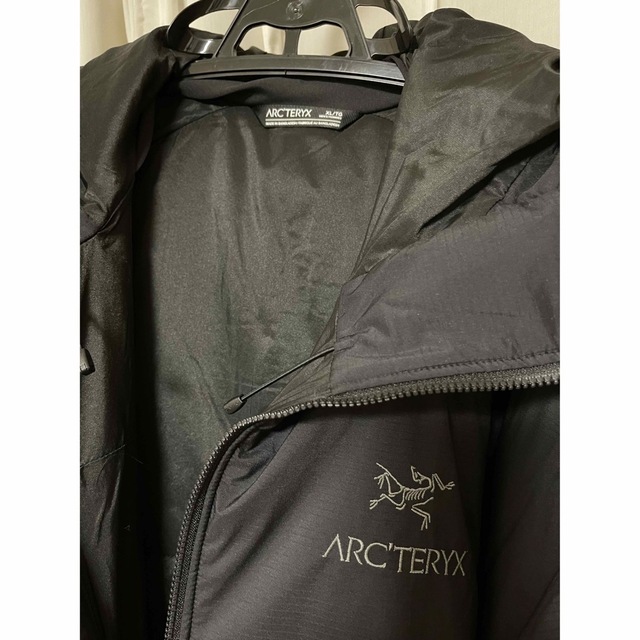 ARC'TERYX(アークテリクス)のアトムARフーディ　XL  ブラック メンズのジャケット/アウター(ダウンジャケット)の商品写真