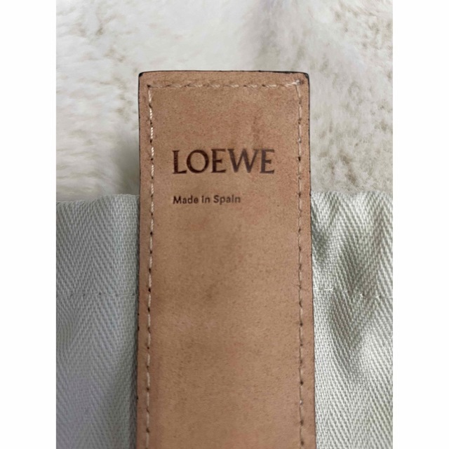 LOEWE(ロエベ)の【未使用】LOEWE スラップブレスレットスモールカーフ レディースのアクセサリー(ブレスレット/バングル)の商品写真