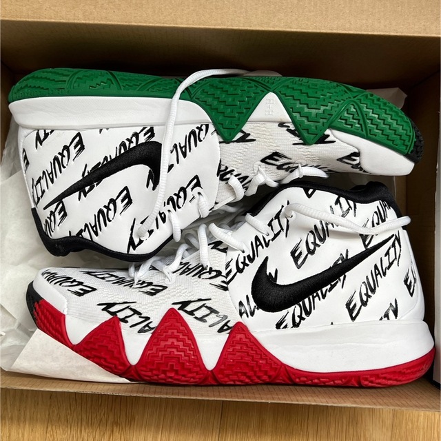 NIKE(ナイキ)のNike ナイキ　Kyrie 4 BHM カイリー US9 スニーカー メンズの靴/シューズ(スニーカー)の商品写真