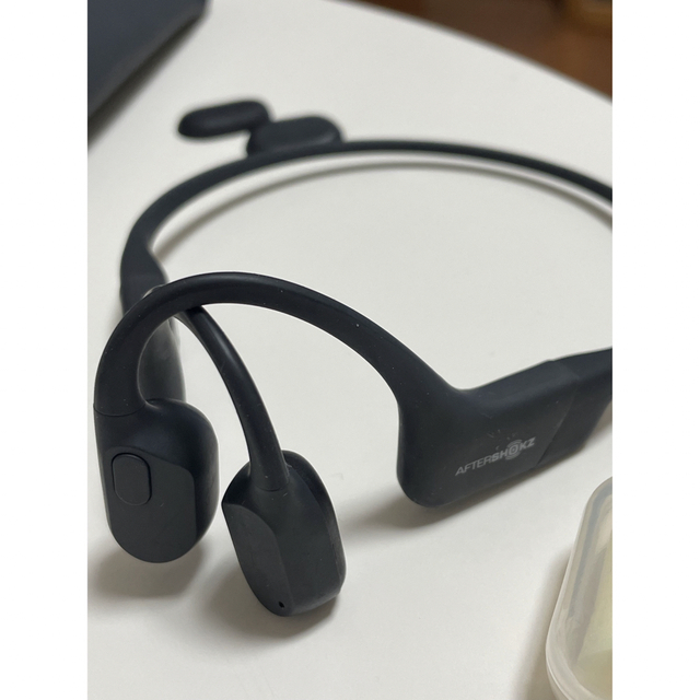 フォーカルポイント AFTERSHOKZ AEROPEX/コズミックブラック スマホ/家電/カメラのオーディオ機器(ヘッドフォン/イヤフォン)の商品写真