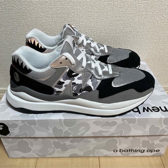 A BATHING APE(アベイシングエイプ)の貴重 BAPE NEW BALANCE 57/40 GREY US11 29cm メンズの靴/シューズ(スニーカー)の商品写真