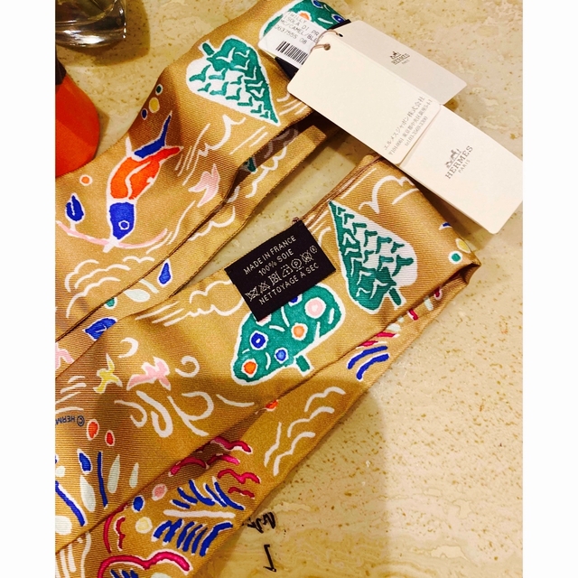 HERMES - ☆エルメス☆タグ付き ツイリー 春の島 キャメル 新品 HERMES - ☆エルメス☆タグ付き ツイリー 春の島 キャメル 新品