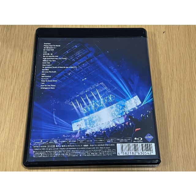 TM NETWORK TOUR 2022[Blu-ray]（中古品）【送料無料】 エンタメ/ホビーのDVD/ブルーレイ(ミュージック)の商品写真