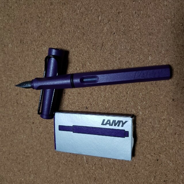 LAMY(ラミー)の新品LAMY ラミー  サファリ  万年筆　パープル インテリア/住まい/日用品の文房具(ペン/マーカー)の商品写真