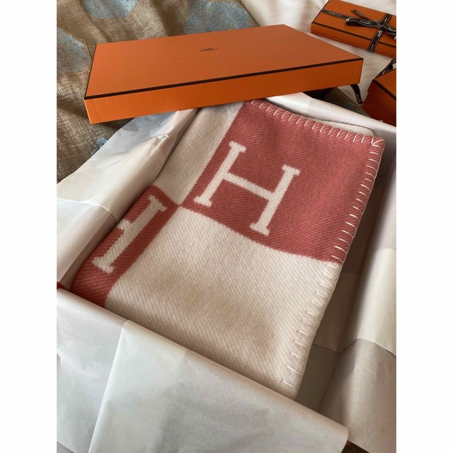 Hermes(エルメス)の新品HERMESアヴァロン*ブランケット〈エルメス〉 インテリア/住まい/日用品の寝具(毛布)の商品写真