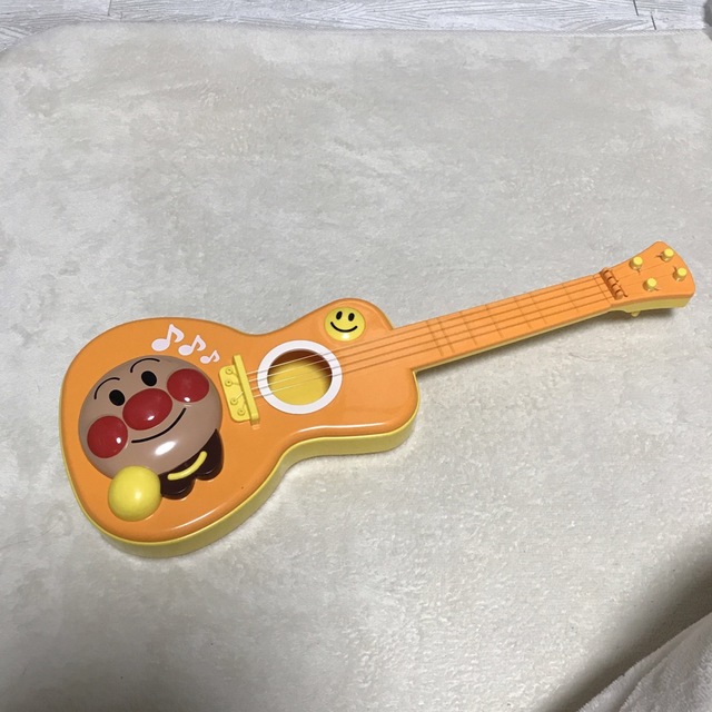 アンパンマン(アンパンマン)のアンパンマン　ギター キッズ/ベビー/マタニティのおもちゃ(楽器のおもちゃ)の商品写真