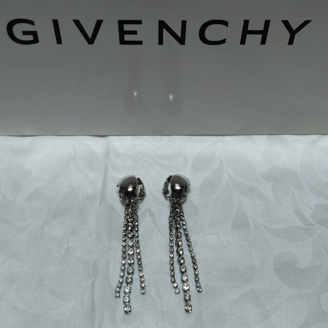 GIVENCHY ジバンシー　シルバーイヤリング　大きめクリスマス