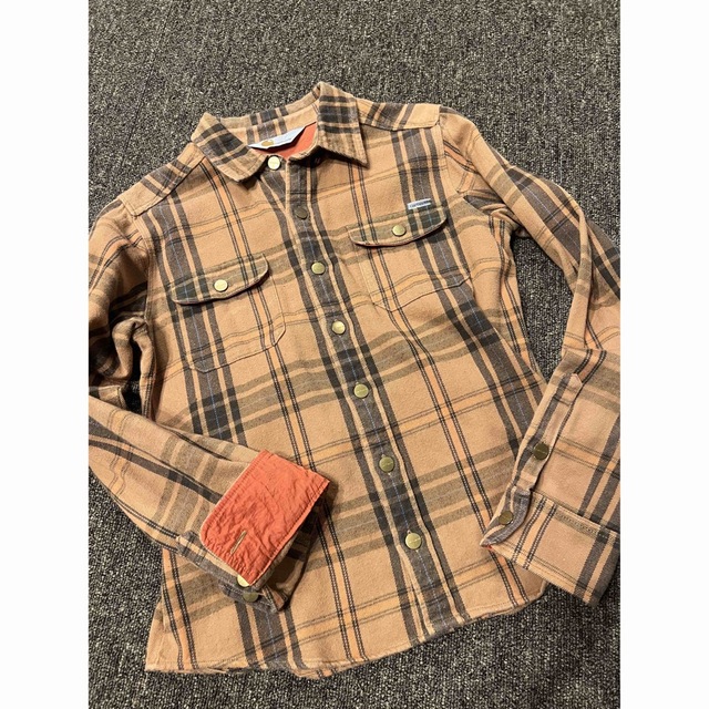 carhartt(カーハート)のカーハート　carhartt  チェックシャツ レディースのトップス(シャツ/ブラウス(長袖/七分))の商品写真