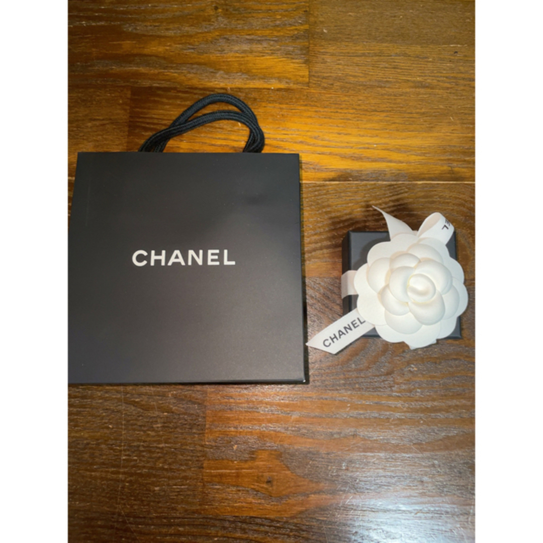 CHANEL  カメリアシェルイヤリング