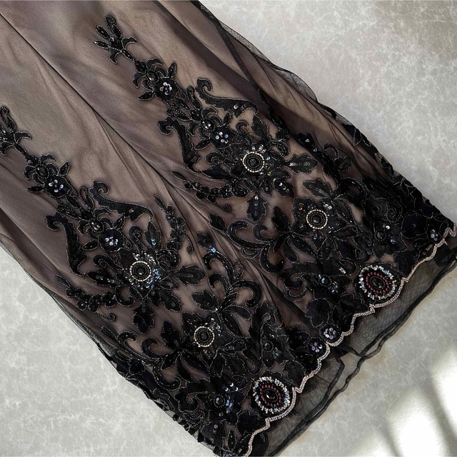 GRACE CONTINENTAL(グレースコンチネンタル)のGRACE CONTINENTAL ドレス　ブラック　刺繍　ファー レディースのフォーマル/ドレス(ミディアムドレス)の商品写真