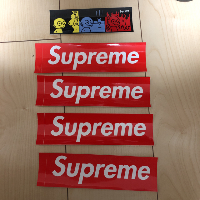 Supreme(シュプリーム)のシュプリーム  ステッカー　本物 自動車/バイクのバイク(ステッカー)の商品写真