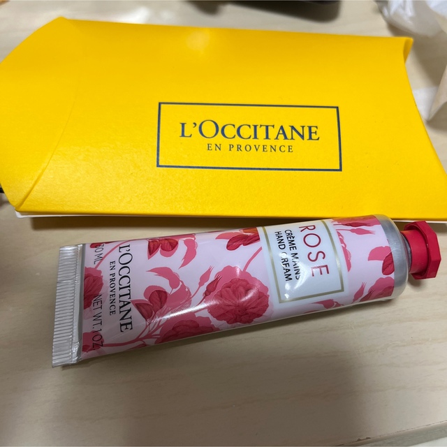 L'OCCITANE(ロクシタン)のロクシタン ローズ ハンドクリーム フレッシュフローラル 30ml コスメ/美容のボディケア(ハンドクリーム)の商品写真