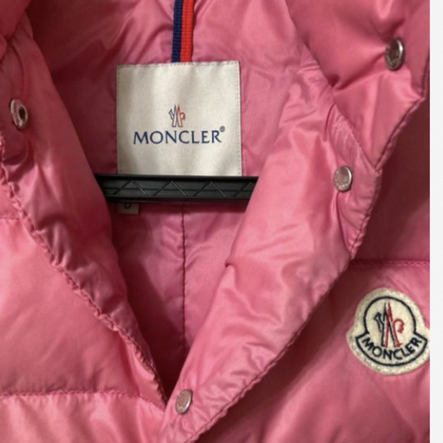 MONCLER(モンクレール)のモンクレール　ダウン　ベスト　ピンク レディースのジャケット/アウター(ダウンベスト)の商品写真