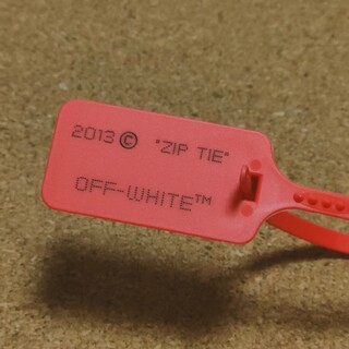 【2013】OFF WHITE 赤色タグ　ロック解除済み　【USED】(その他)