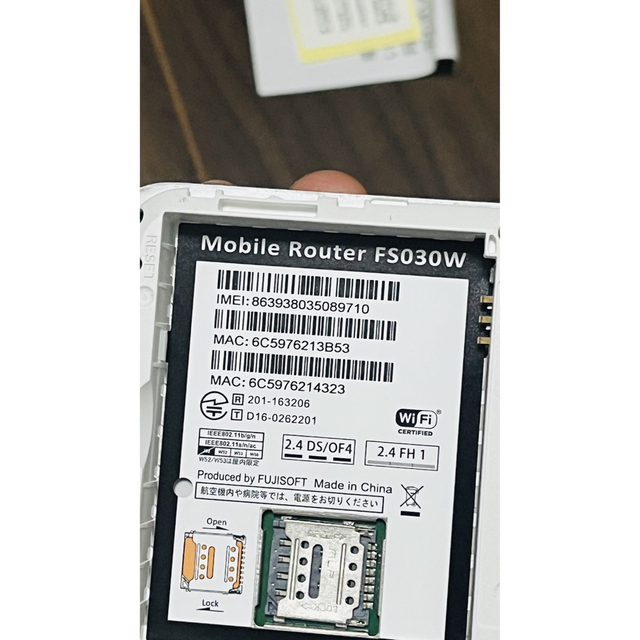 富士通(フジツウ)のmobile router FS030W スマホ/家電/カメラのスマートフォン/携帯電話(その他)の商品写真