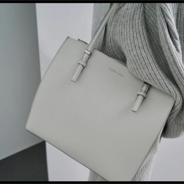 Charles and Keith - クラシックダブルハンドル トートバッグ の Charles and Keith - クラシックダブルハンドル トートバッグ の