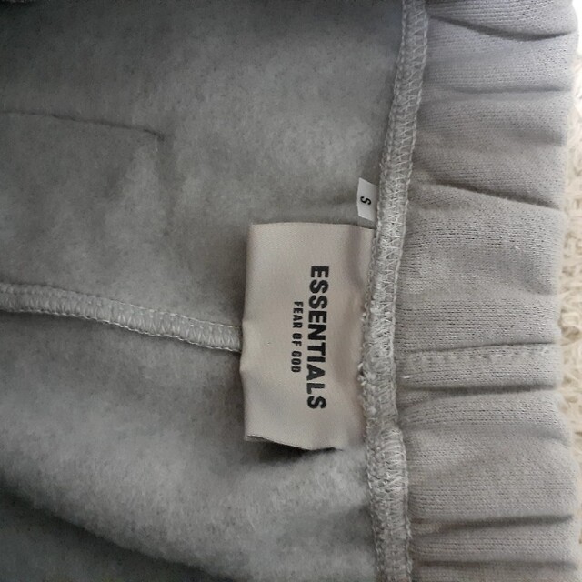 FEAR OF GOD(フィアオブゴッド)のFOG Essentials エフオージー エッセンシャルズ スエットパンツＳ メンズのパンツ(その他)の商品写真