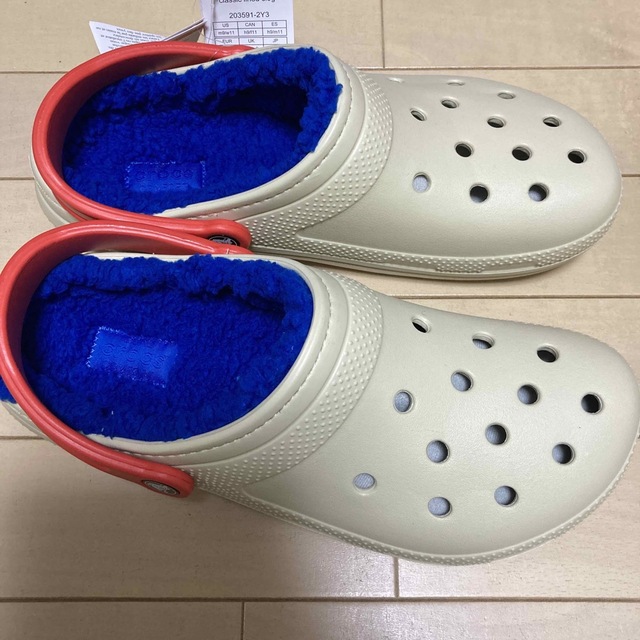 crocs(クロックス)の新品 27㎝ クロックス クラシック ラインド クロッグ ボア付き メンズの靴/シューズ(サンダル)の商品写真