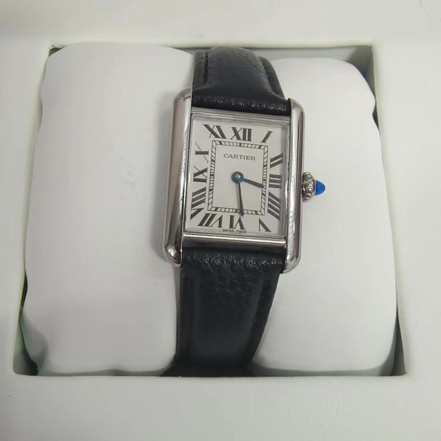 世界的に Cartier カルティエ　タンク - 腕時計