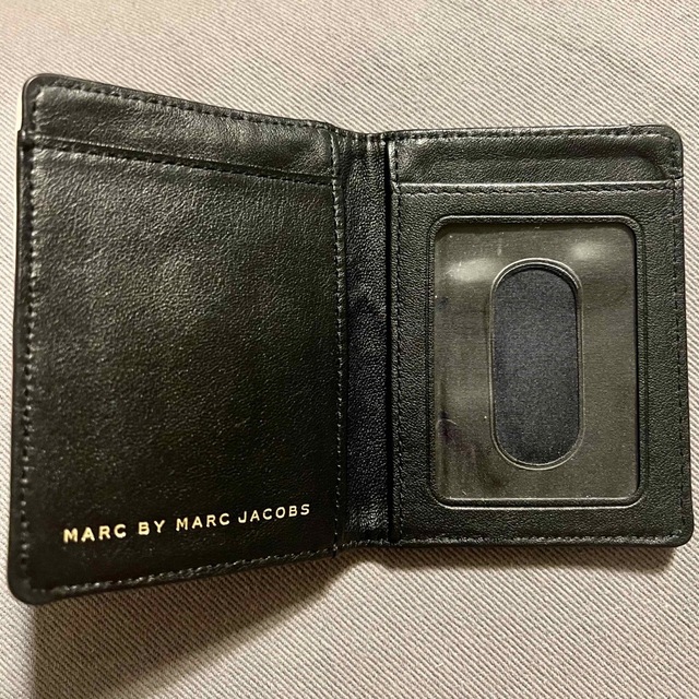 MARC BY MARC JACOBS(マークバイマークジェイコブス)のマークジェイコブス　パスケース レディースのファッション小物(名刺入れ/定期入れ)の商品写真