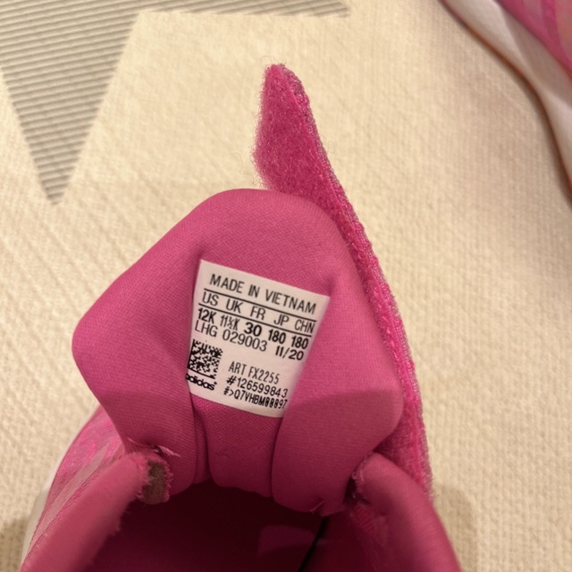 adidas(アディダス)のみーちゃん様ご専用　adidas スニーカー　18㎝ キッズ/ベビー/マタニティのキッズ靴/シューズ(15cm~)(スニーカー)の商品写真
