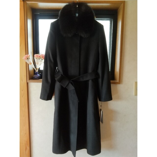 ファッションの SAGAフォックスファー襟付き ブラック ロングコート