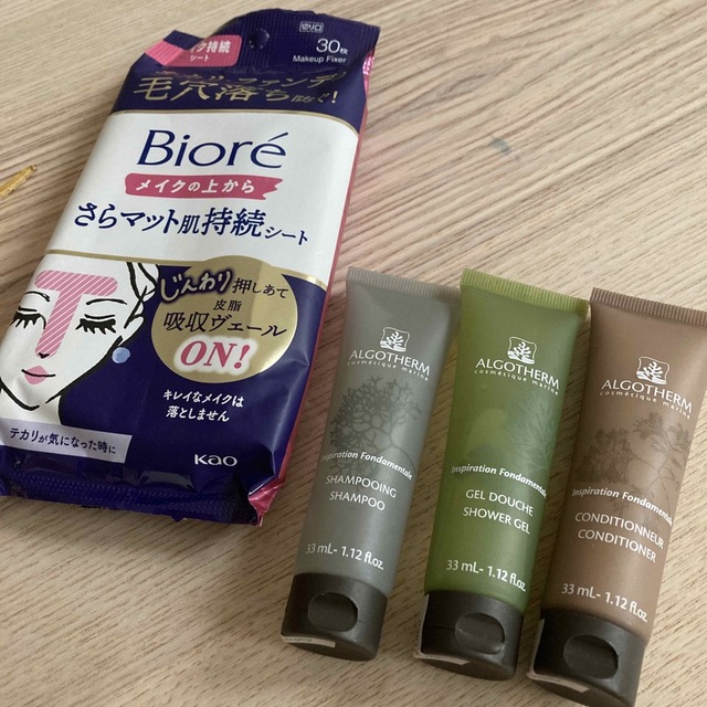 Biore(ビオレ)のアルゴテムアメニティセット　メイクシート付き コスメ/美容のスキンケア/基礎化粧品(クレンジング/メイク落とし)の商品写真