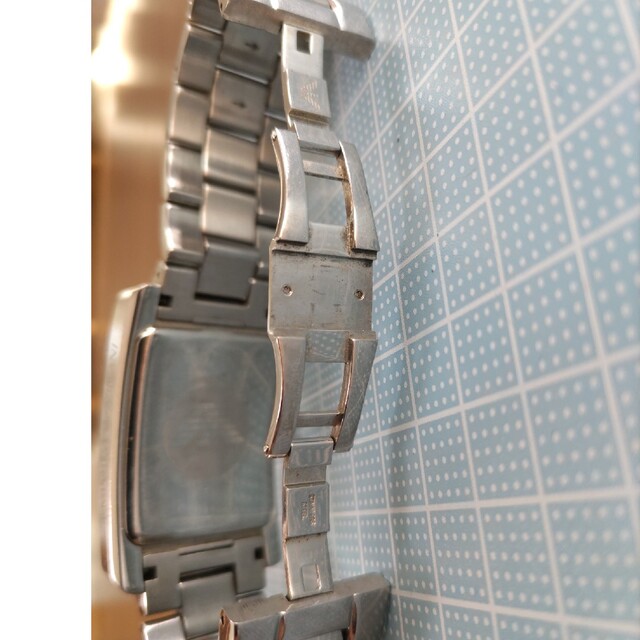 Emporio Armani(エンポリオアルマーニ)の壊れた腕時計 メンズの時計(腕時計(デジタル))の商品写真